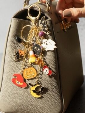 HAND CRAFTED HALLOWEEN CHARM KEYCHAIN & BAG CLIP Spooky Enamel Purse Charm